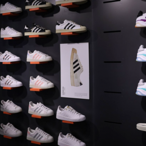 库存堆积，adidas中国第三季度销售额以双位数大幅下降