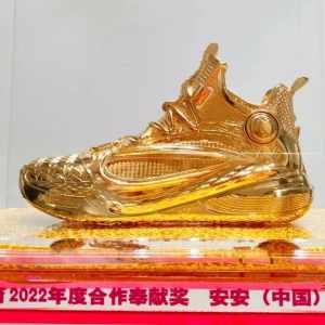 深度融合，携手共赢！安安荣获中乔体育2022年度合作贡献奖