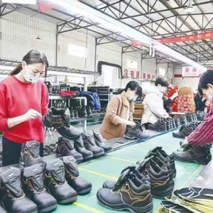 力创首季“开门红”！广平鞋企全力服务企业复工复产