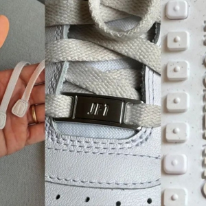 Jacquemus x Nike最新联名鞋款JF1将发售