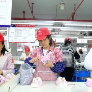 贵州：赶制订单忙生产 德江造鞋销全国