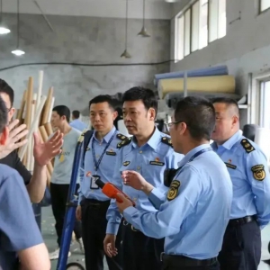 温州生态环境局领导带队“四不两直”突击检查鹿城鞋都等地企业涉气污染问题 ...