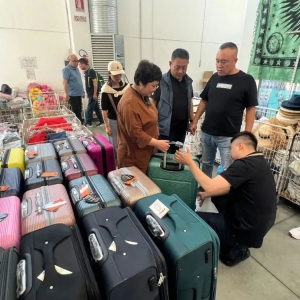 白沟新城组织外贸品牌箱包企业赴意大利参展