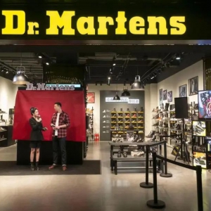 马丁靴品牌Dr.Martens全国撤店！