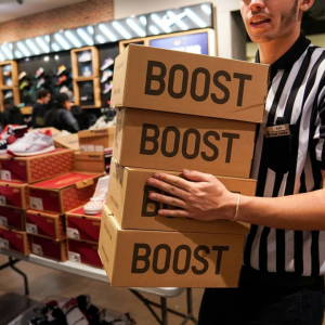 Foot Locker或将重新发售YEEZY鞋款
