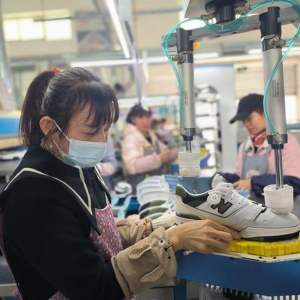 蓝山鞋企走进东盟 产品热销全球