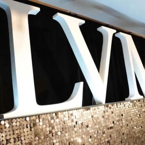 几乎占总收入的一半！皮革产品去年为LVMH集团狂赚421亿